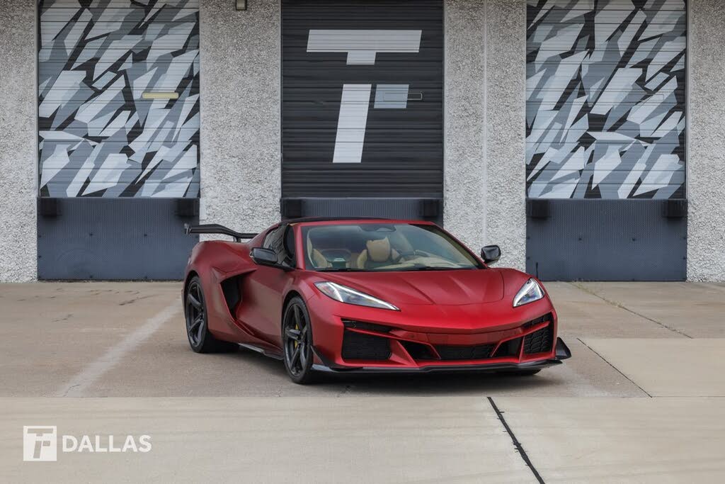 2025 Chevrolet Corvette Z06 3LZ Coupe RWD photo 2