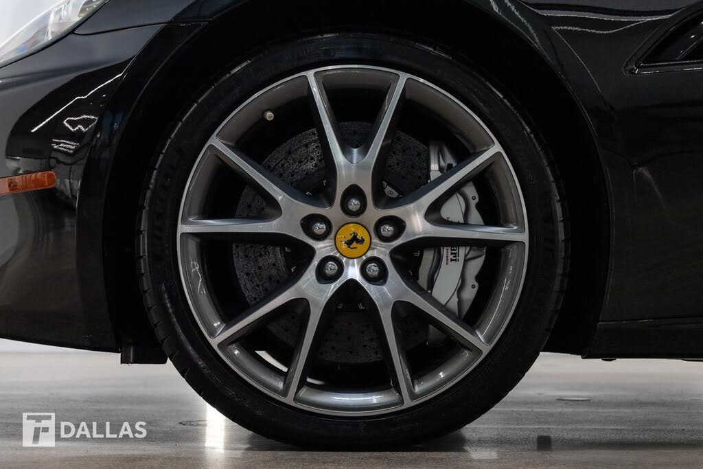 2011 Ferrari California Roadster photo 2