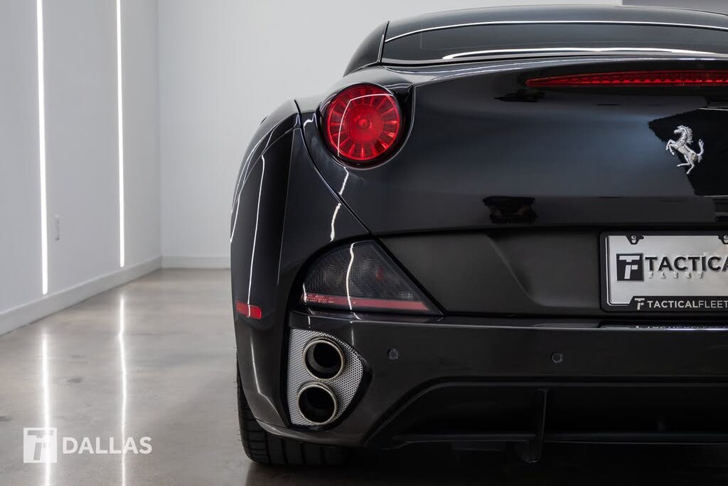 2011 Ferrari California Roadster photo 14