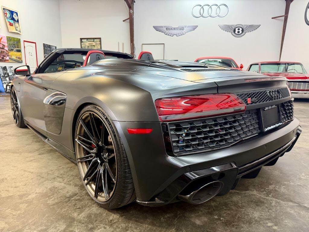 2022 Audi R8 V10 Performance Spyder RWD photo 2 of 9