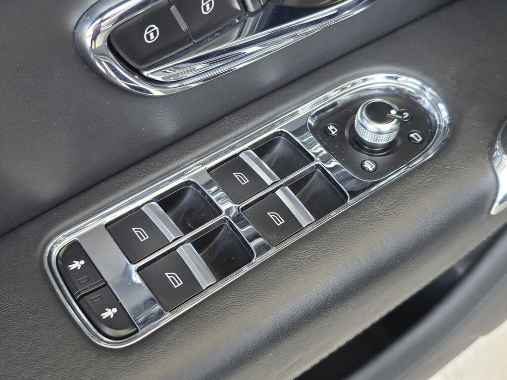 2018 Bentley Bentayga W12 Signature Edition AWD photo 18