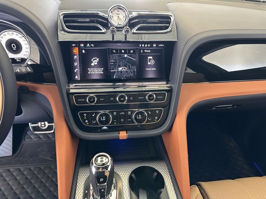 2026 Bentley Bentayga EWB Mulliner V8 AWD photo 11