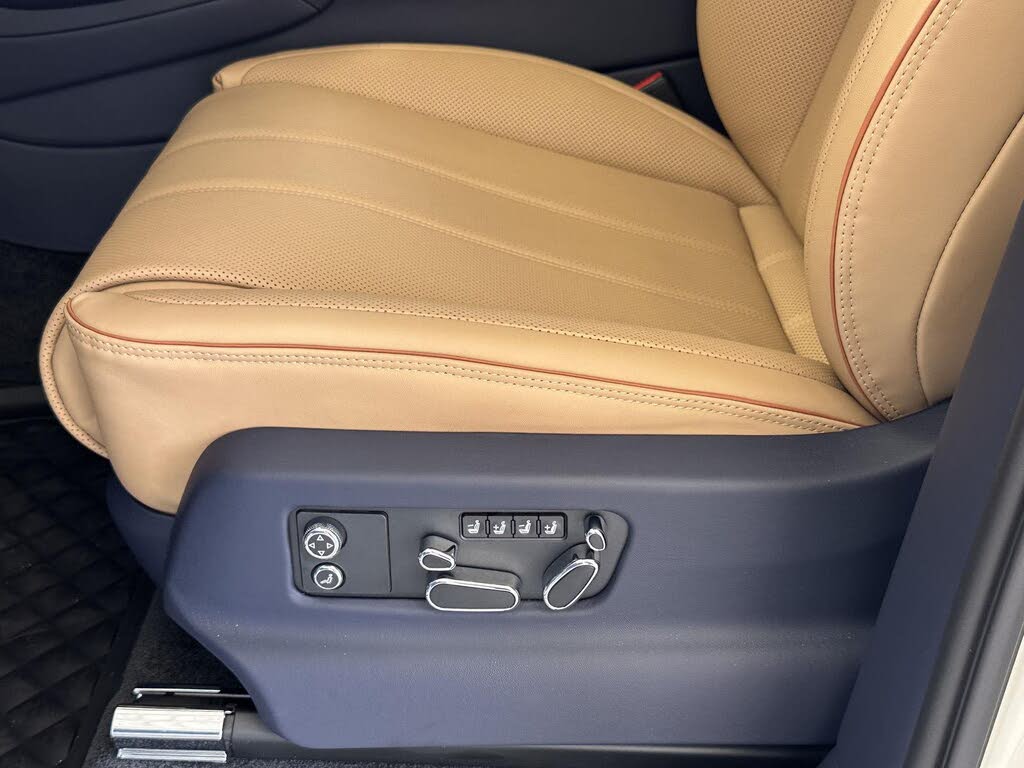 2026 Bentley Bentayga EWB Mulliner V8 AWD photo 13