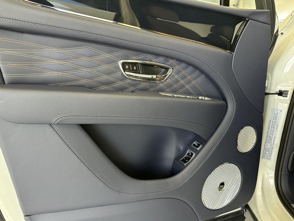 2026 Bentley Bentayga EWB Mulliner V8 AWD photo 16