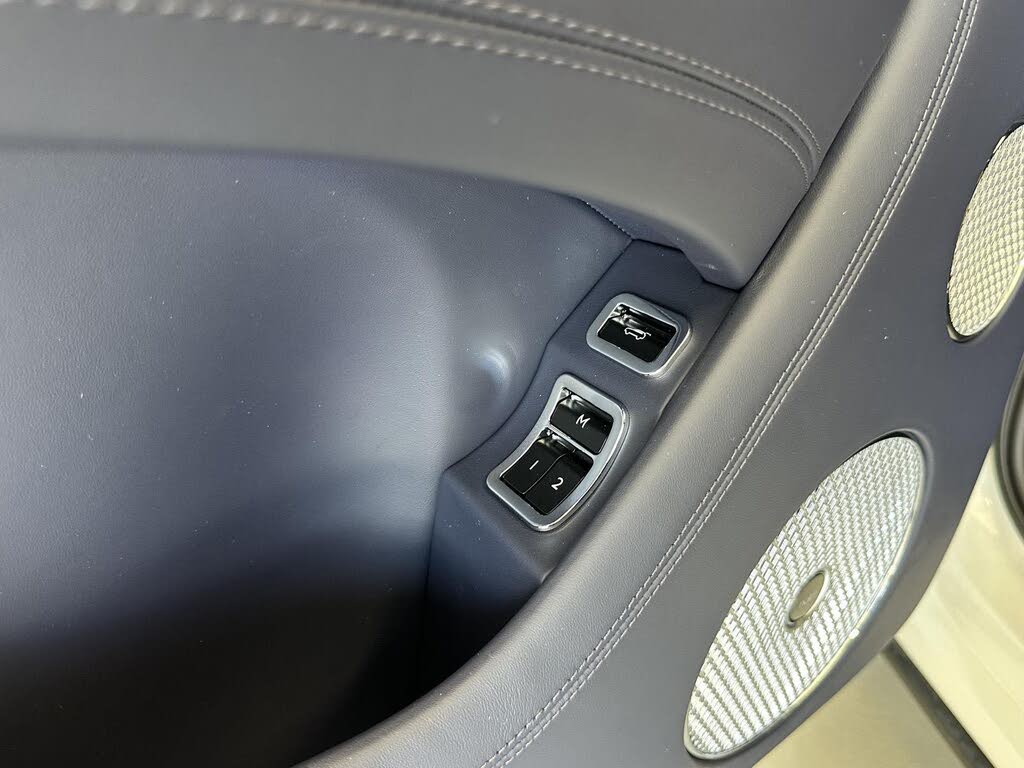 2026 Bentley Bentayga EWB Mulliner V8 AWD photo 18