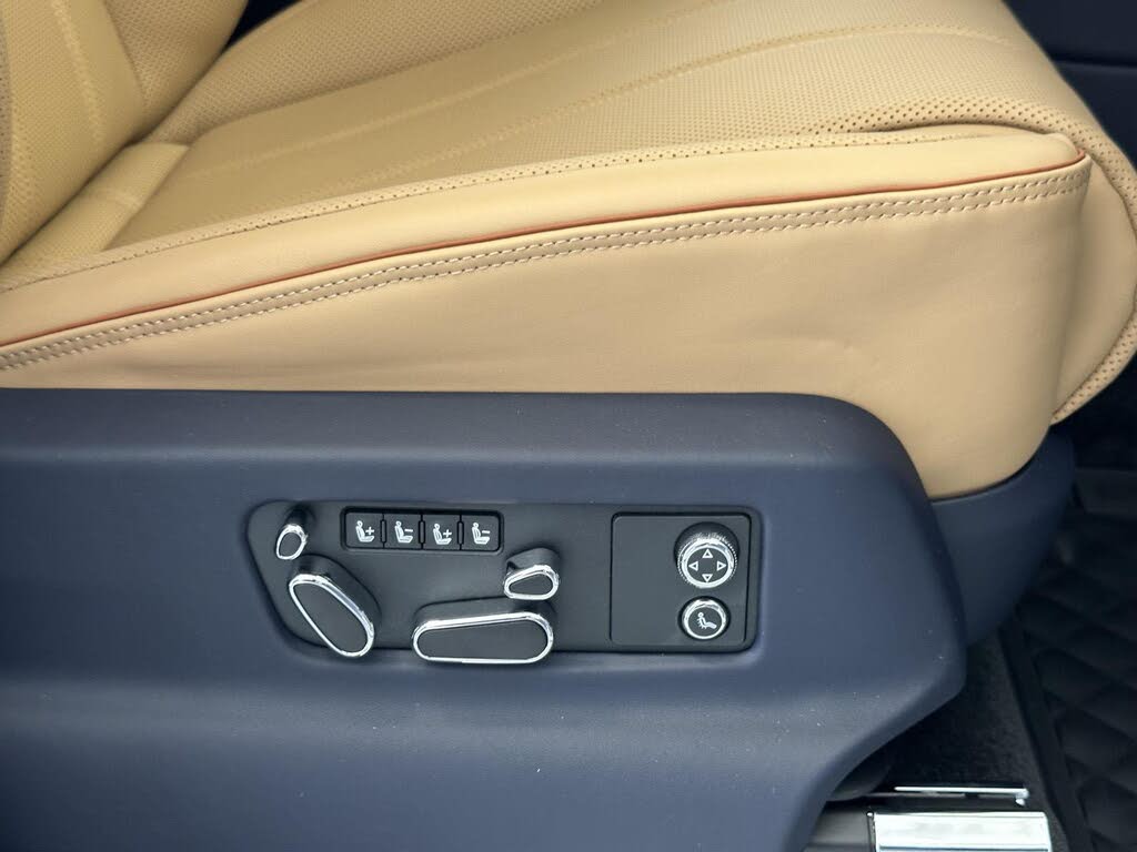2026 Bentley Bentayga EWB Mulliner V8 AWD photo 22