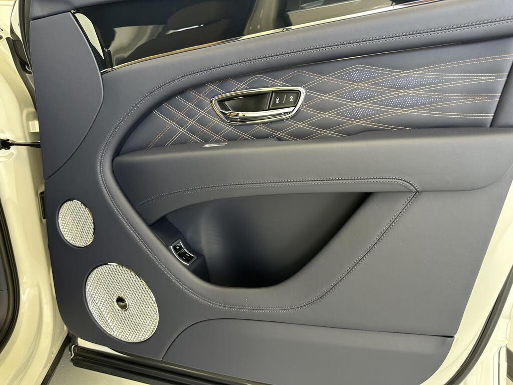 2026 Bentley Bentayga EWB Mulliner V8 AWD photo 23