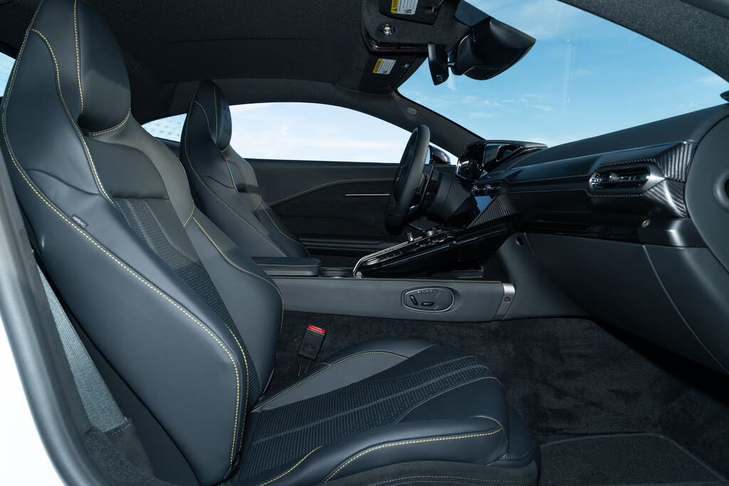 2025 Aston Martin Vantage Coupe RWD photo 16