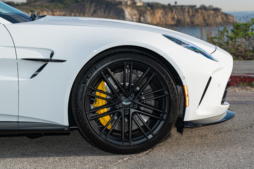 2025 Aston Martin Vantage Coupe RWD photo 23