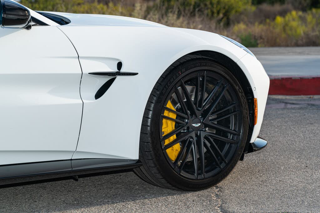 2025 Aston Martin Vantage Coupe RWD photo 8