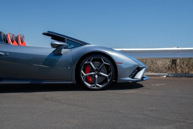 2020 Lamborghini Huracan LP 610-2 EVO Spyder Convertible RWD photo 22 of 24