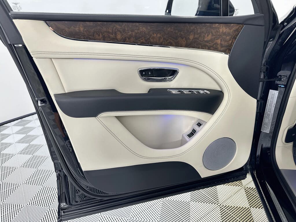 2026 Bentley Bentayga V8 AWD photo 14