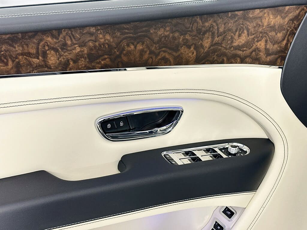 2026 Bentley Bentayga V8 AWD photo 15