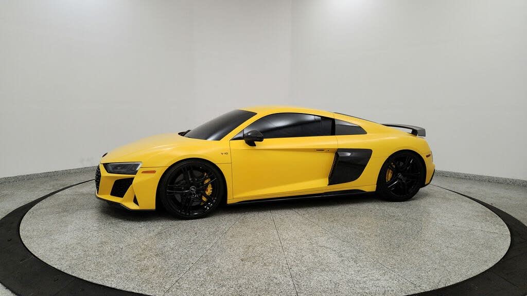 2020 Audi R8 quattro V10 Performance Coupe AWD photo 2 of 24