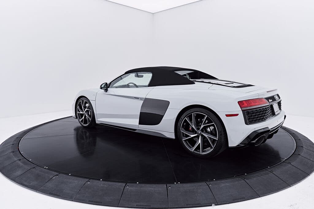 2022 Audi R8 V10 Performance Spyder RWD photo 16 of 24