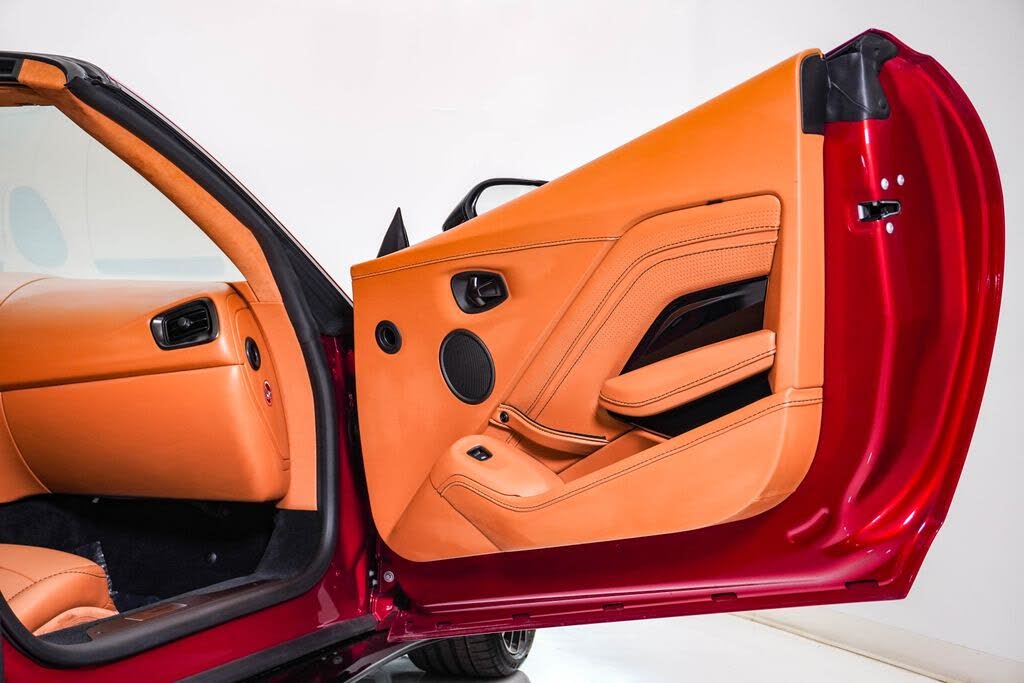 2023 Aston Martin Vantage V8 Convertible RWD photo 21