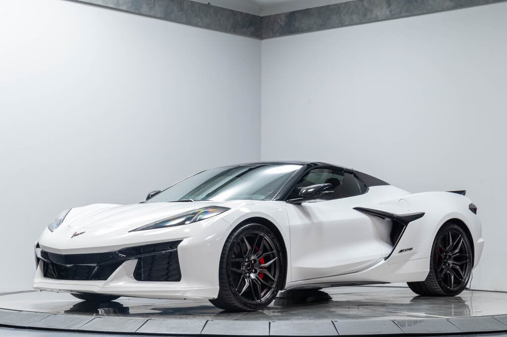 2023 Chevrolet Corvette Z06 2LZ Convertible RWD photo 3