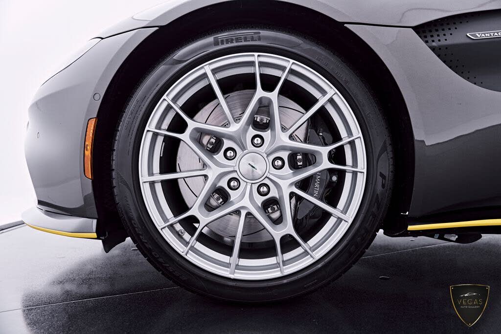 2021 Aston Martin Vantage Coupe RWD photo 3
