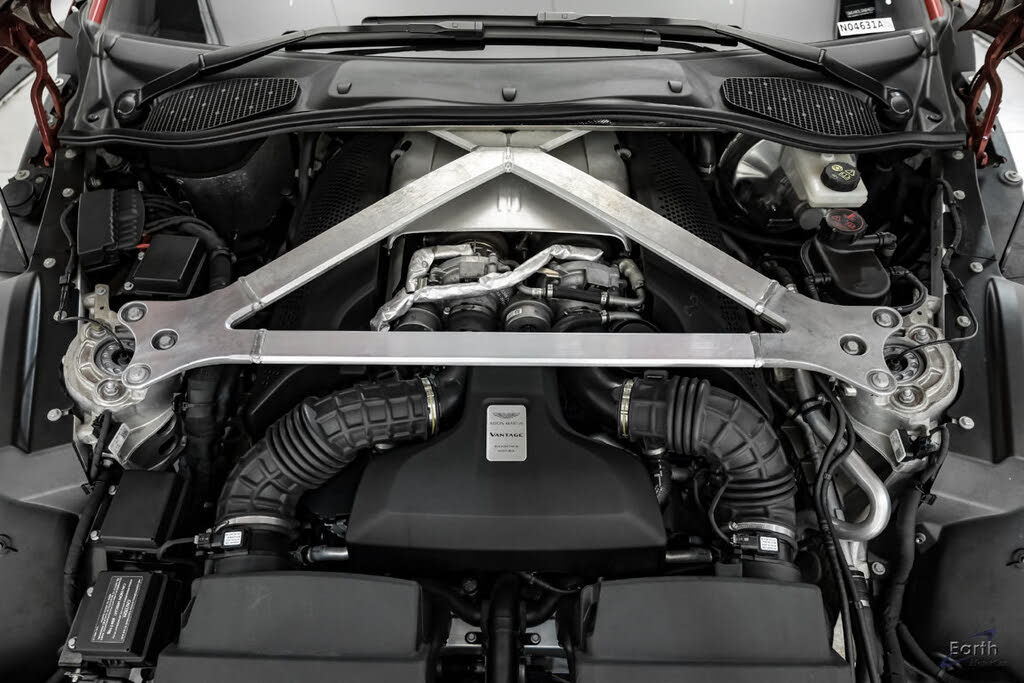 2020 Aston Martin Vantage RWD photo 4