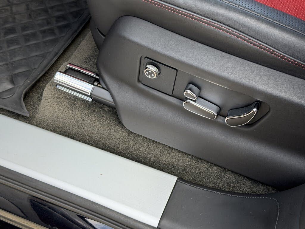 2023 Bentley Bentayga Azure V8 AWD photo 17