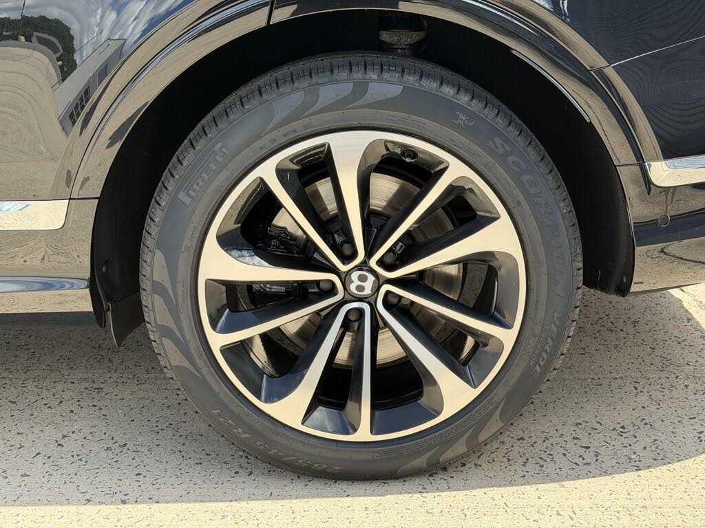 2023 Bentley Bentayga Azure V8 AWD photo 6