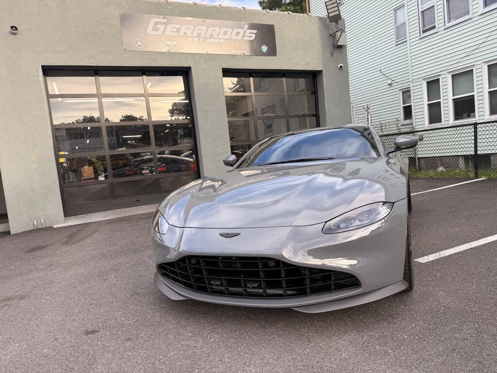 2022 Aston Martin Vantage Coupe RWD photo 2
