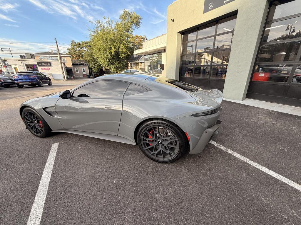 2022 Aston Martin Vantage Coupe RWD photo 14