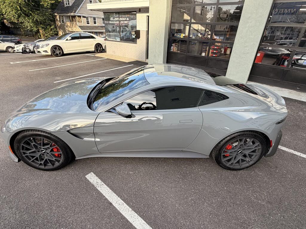 2022 Aston Martin Vantage Coupe RWD photo 15