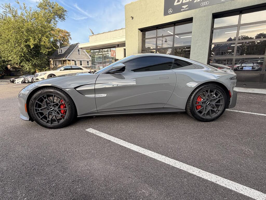 2022 Aston Martin Vantage Coupe RWD photo 17