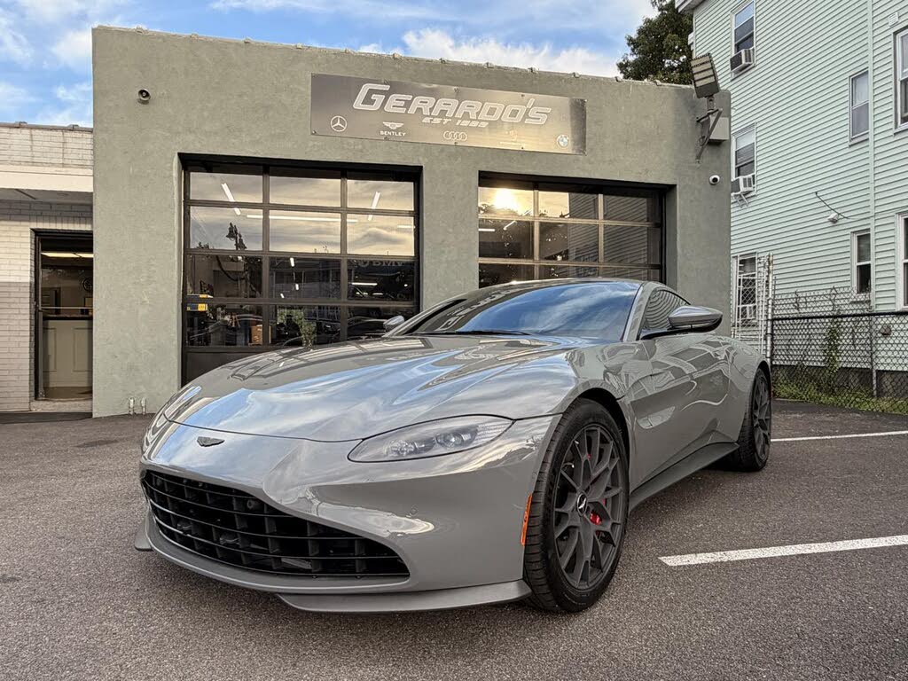 2022 Aston Martin Vantage Coupe RWD photo 3
