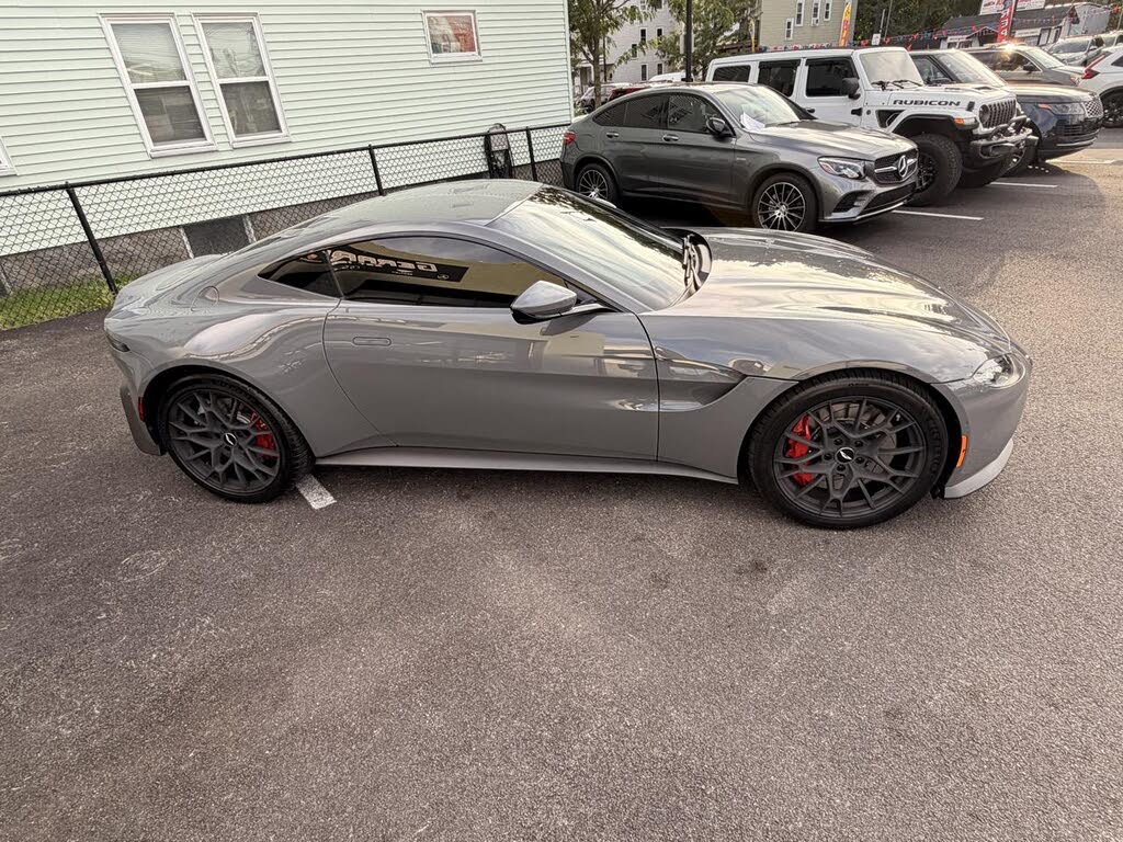 2022 Aston Martin Vantage Coupe RWD photo 7