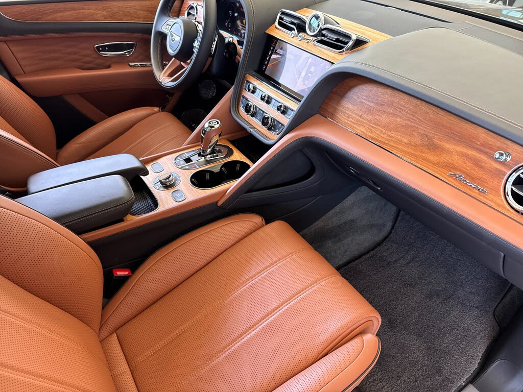 2023 Bentley Bentayga Azure V8 AWD photo 2
