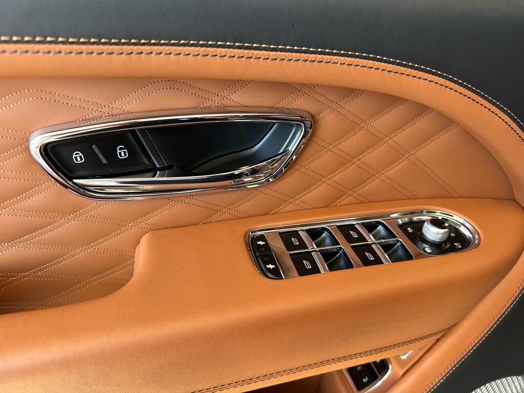2023 Bentley Bentayga Azure V8 AWD photo 14