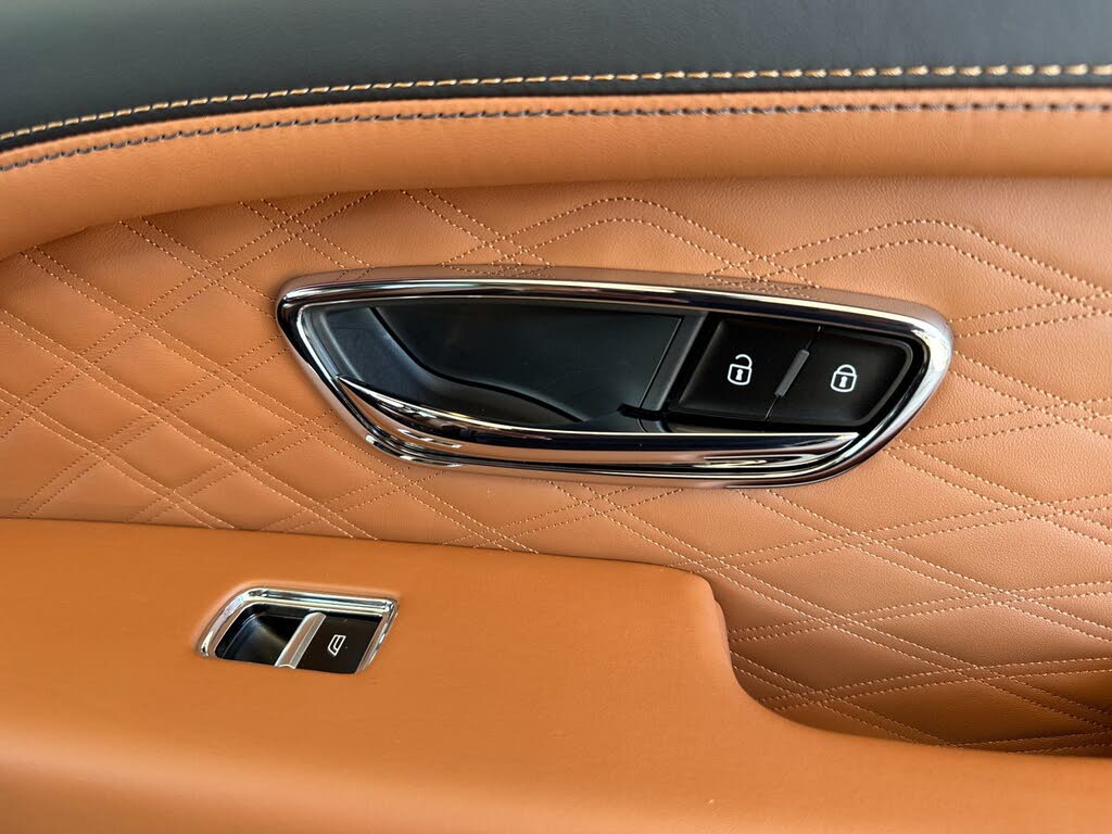 2023 Bentley Bentayga Azure V8 AWD photo 17