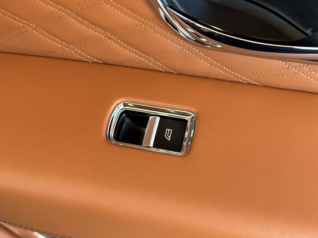 2023 Bentley Bentayga Azure V8 AWD photo 18