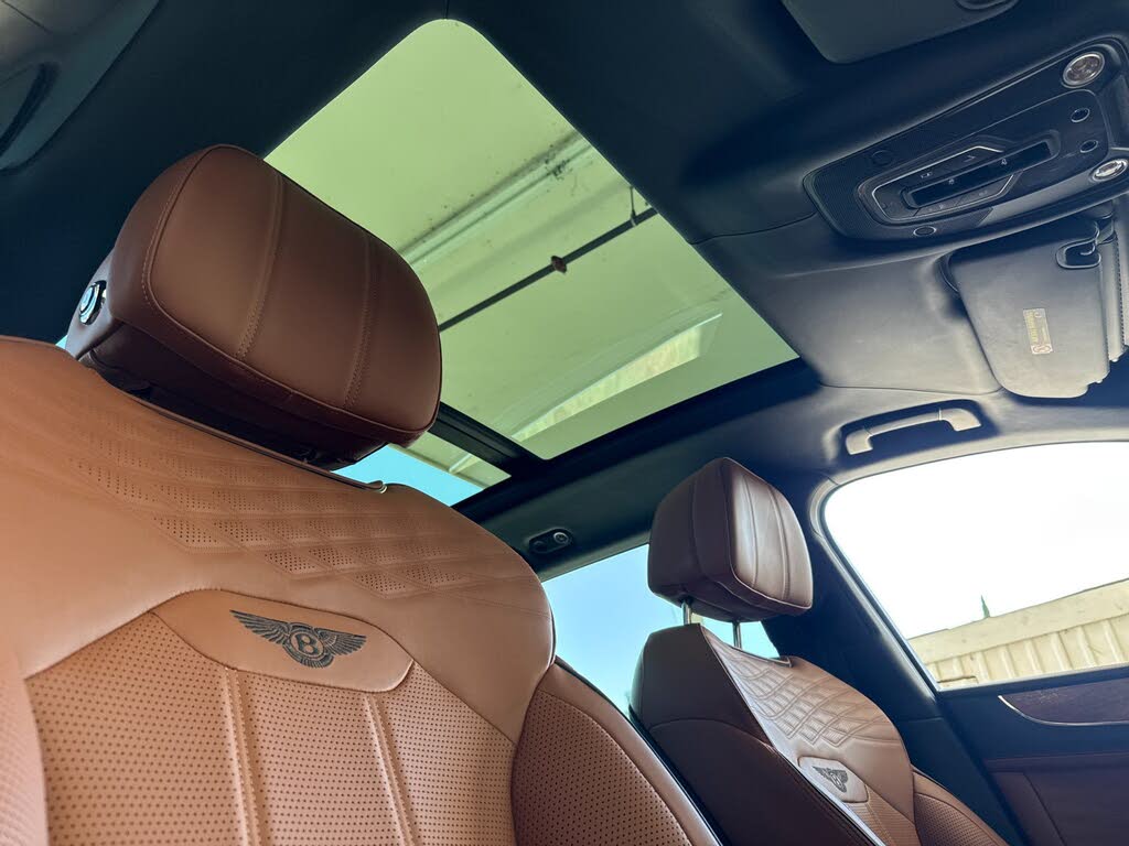 2023 Bentley Bentayga Azure V8 AWD photo 19