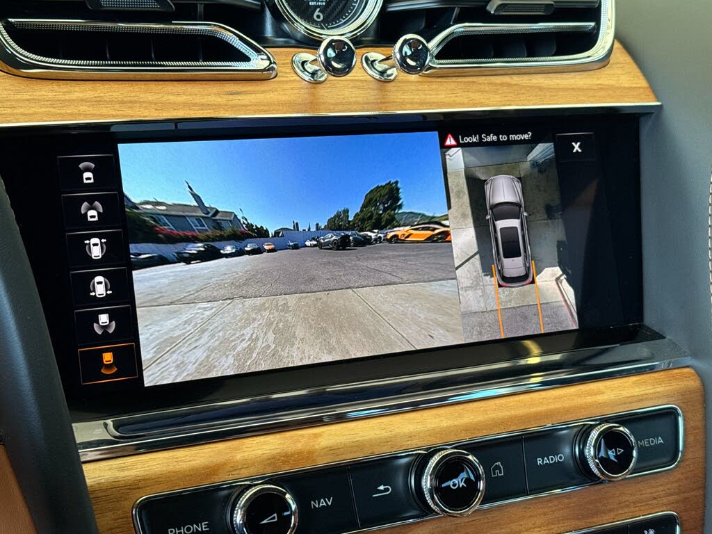 2023 Bentley Bentayga Azure V8 AWD photo 22