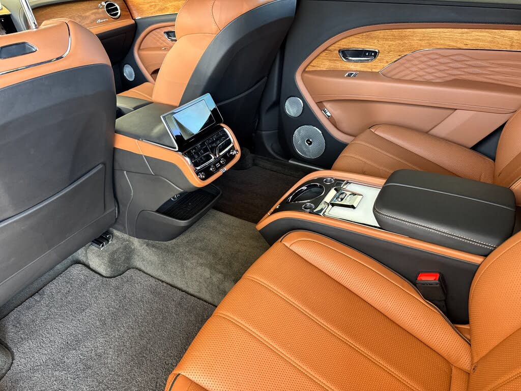 2023 Bentley Bentayga Azure V8 AWD photo 10
