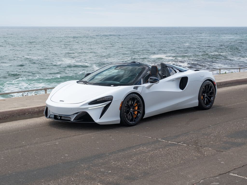 2025 McLaren Artura RWD