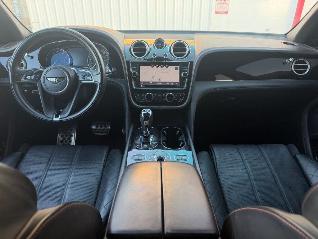 2017 Bentley Bentayga W12 AWD photo 2