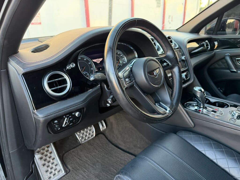 2017 Bentley Bentayga W12 AWD photo 18