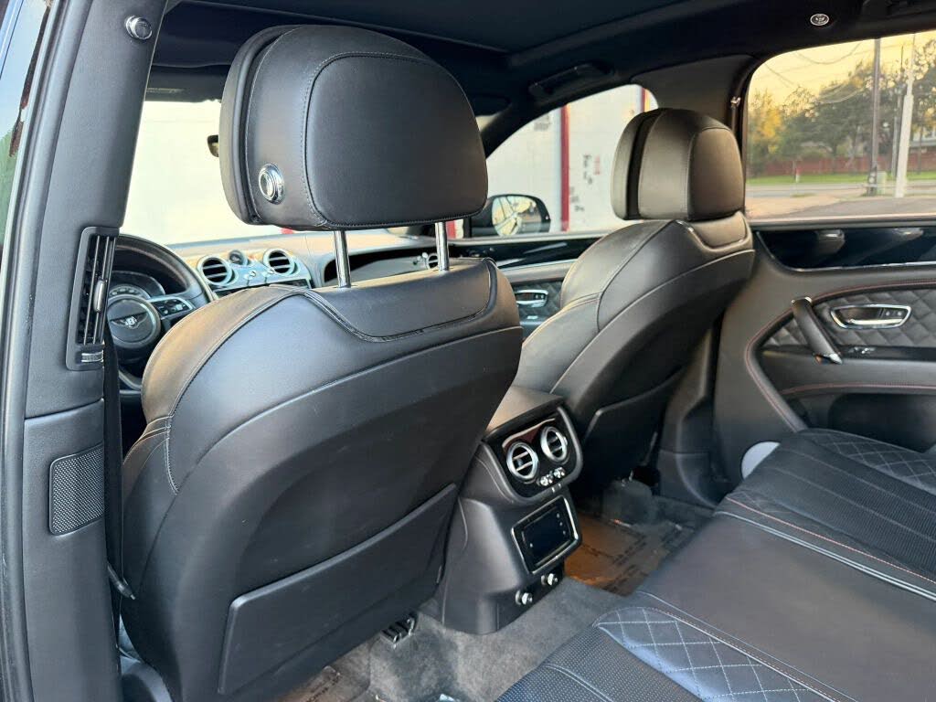 2017 Bentley Bentayga W12 AWD photo 21