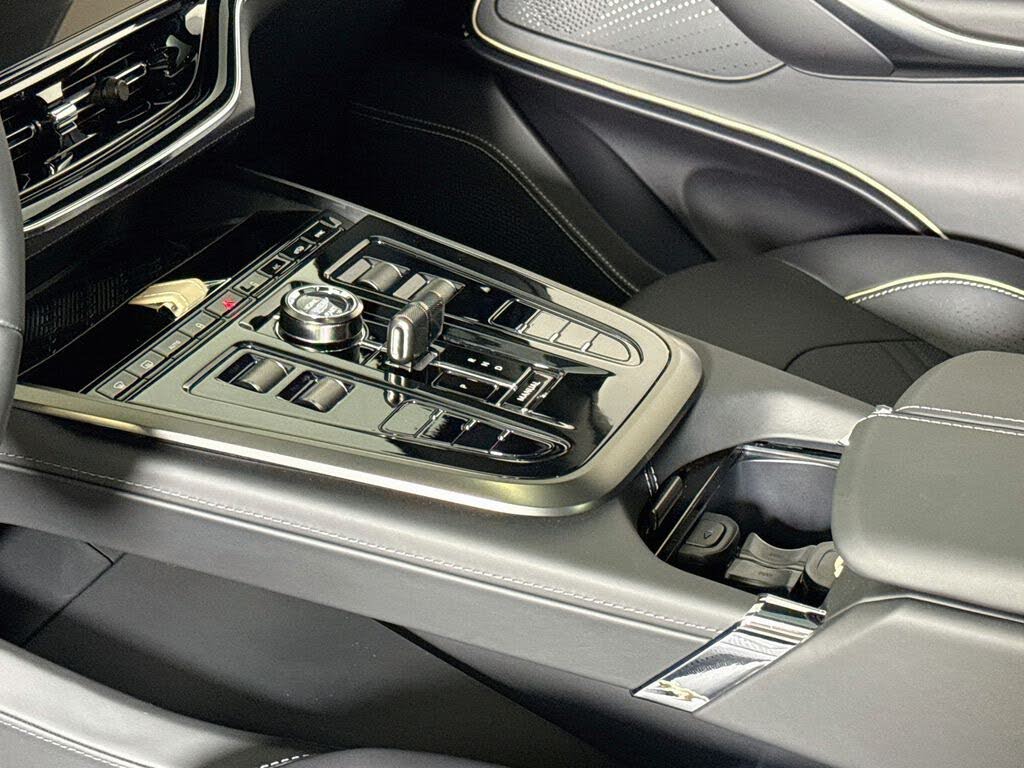 2026 Aston Martin DBX S AWD photo 18
