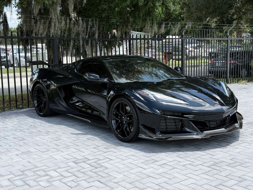 2025 Chevrolet Corvette Z06 3LZ Convertible RWD photo 2