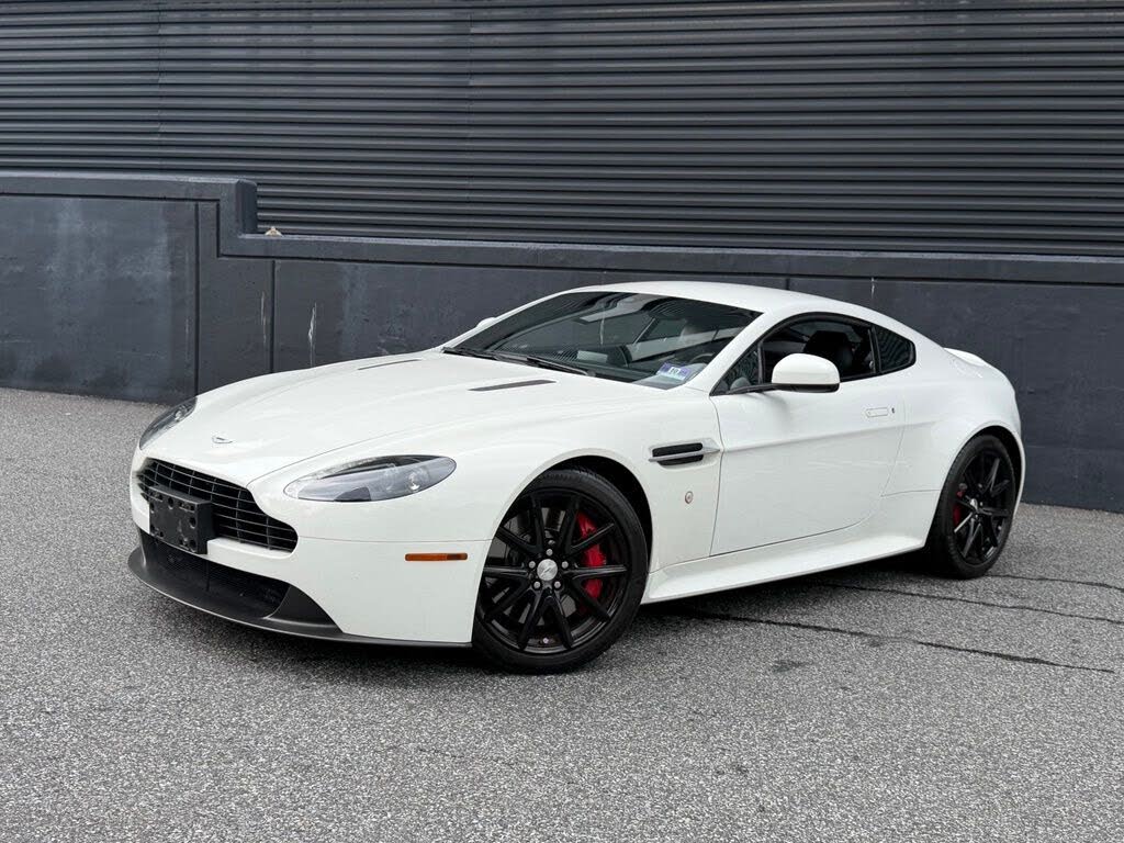 2015 Aston Martin V8 Vantage GT Coupe RWD