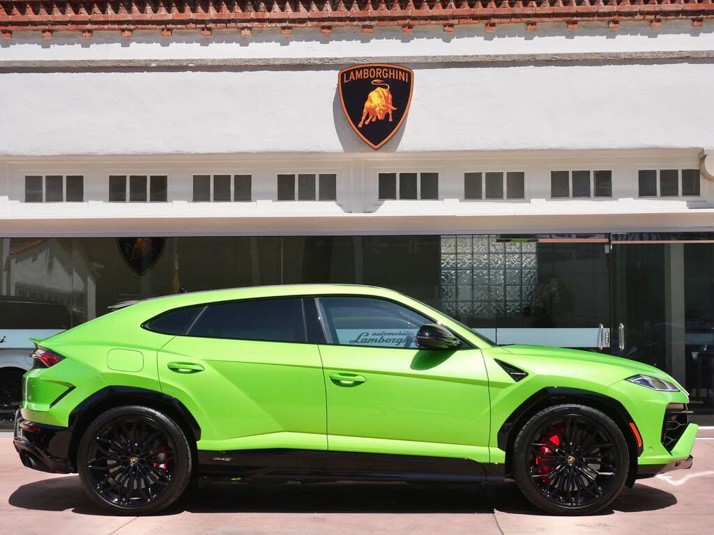 2026 Lamborghini Urus SE AWD photo 2