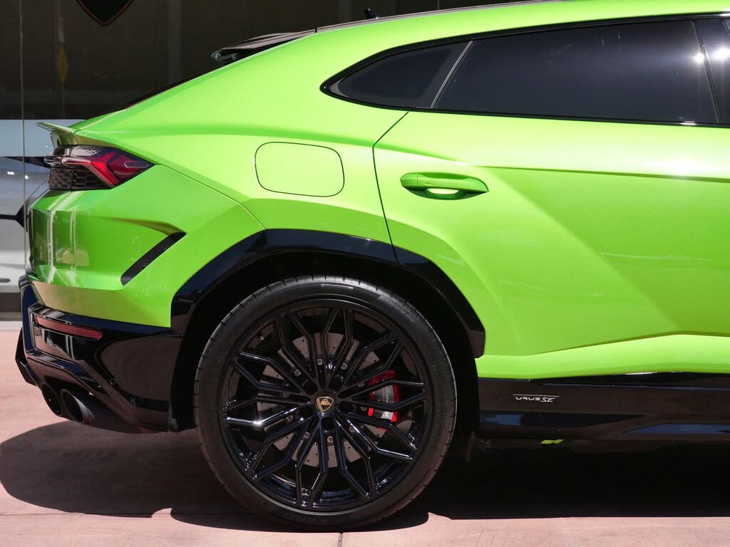 2026 Lamborghini Urus SE AWD photo 13