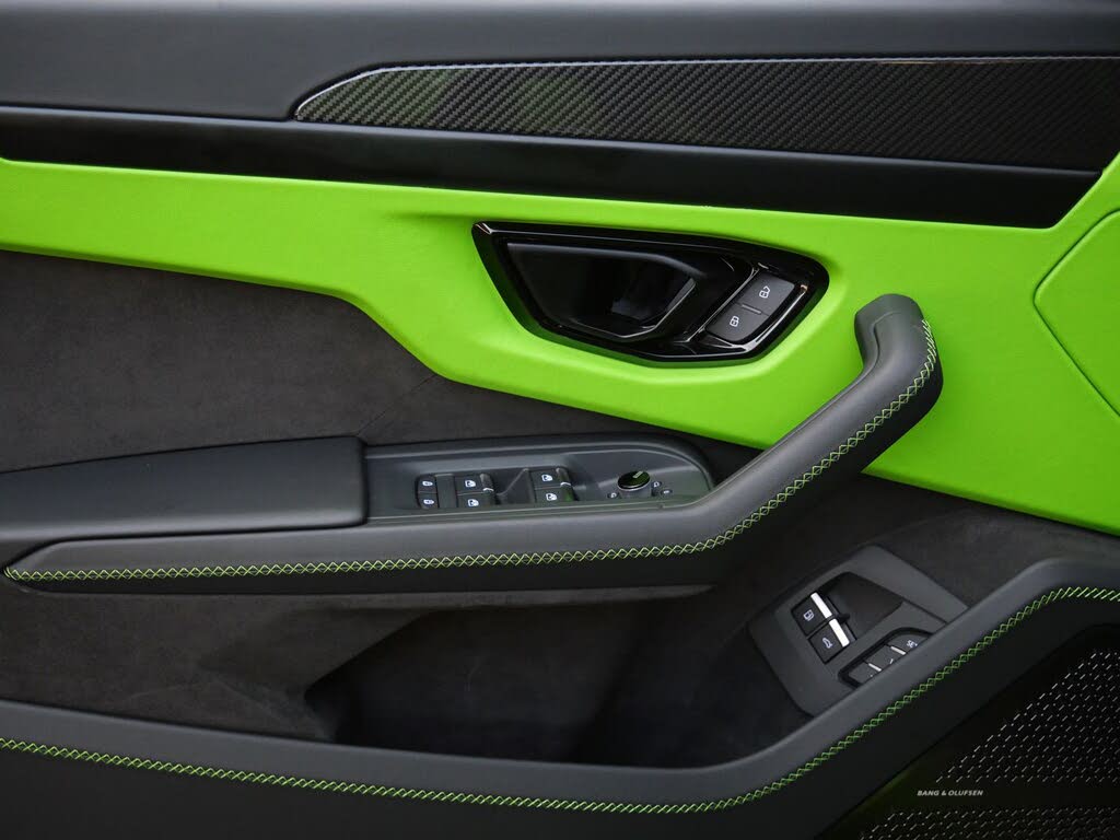 2026 Lamborghini Urus SE AWD photo 18