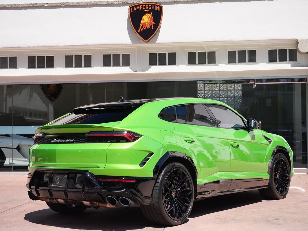 2026 Lamborghini Urus SE AWD photo 3