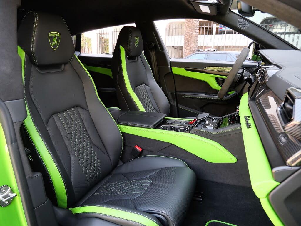 2026 Lamborghini Urus SE AWD photo 8